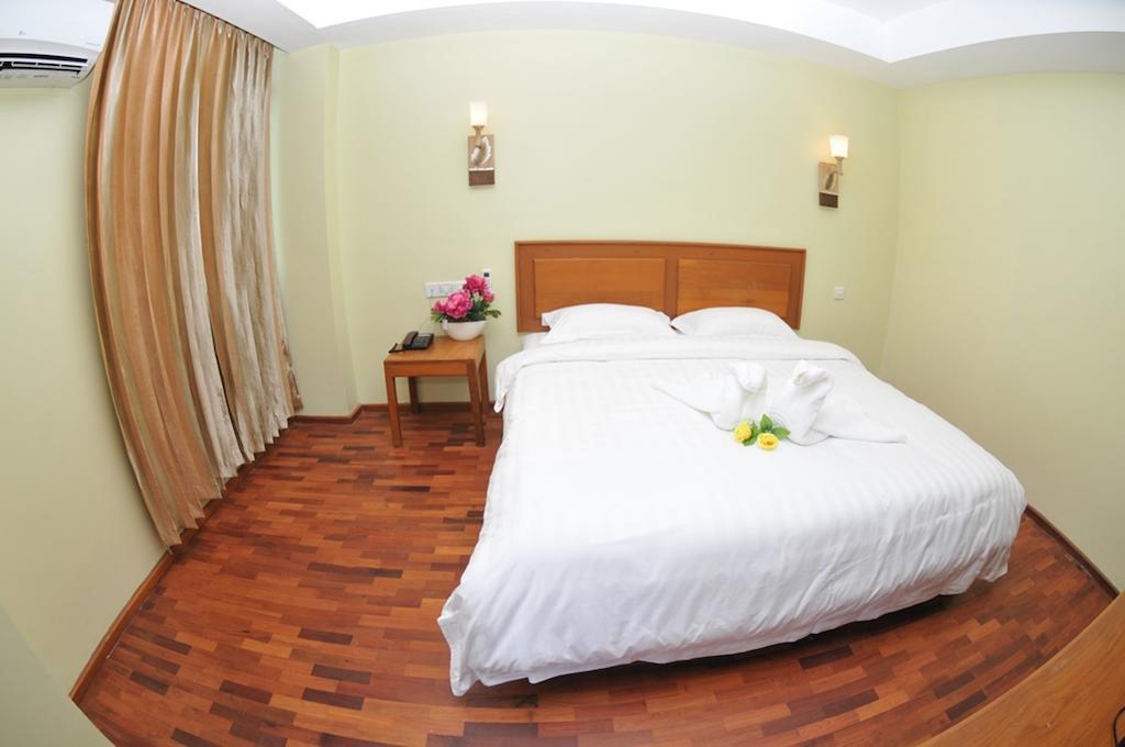 Shwe Phyu Hotel Mandalay Exterior foto