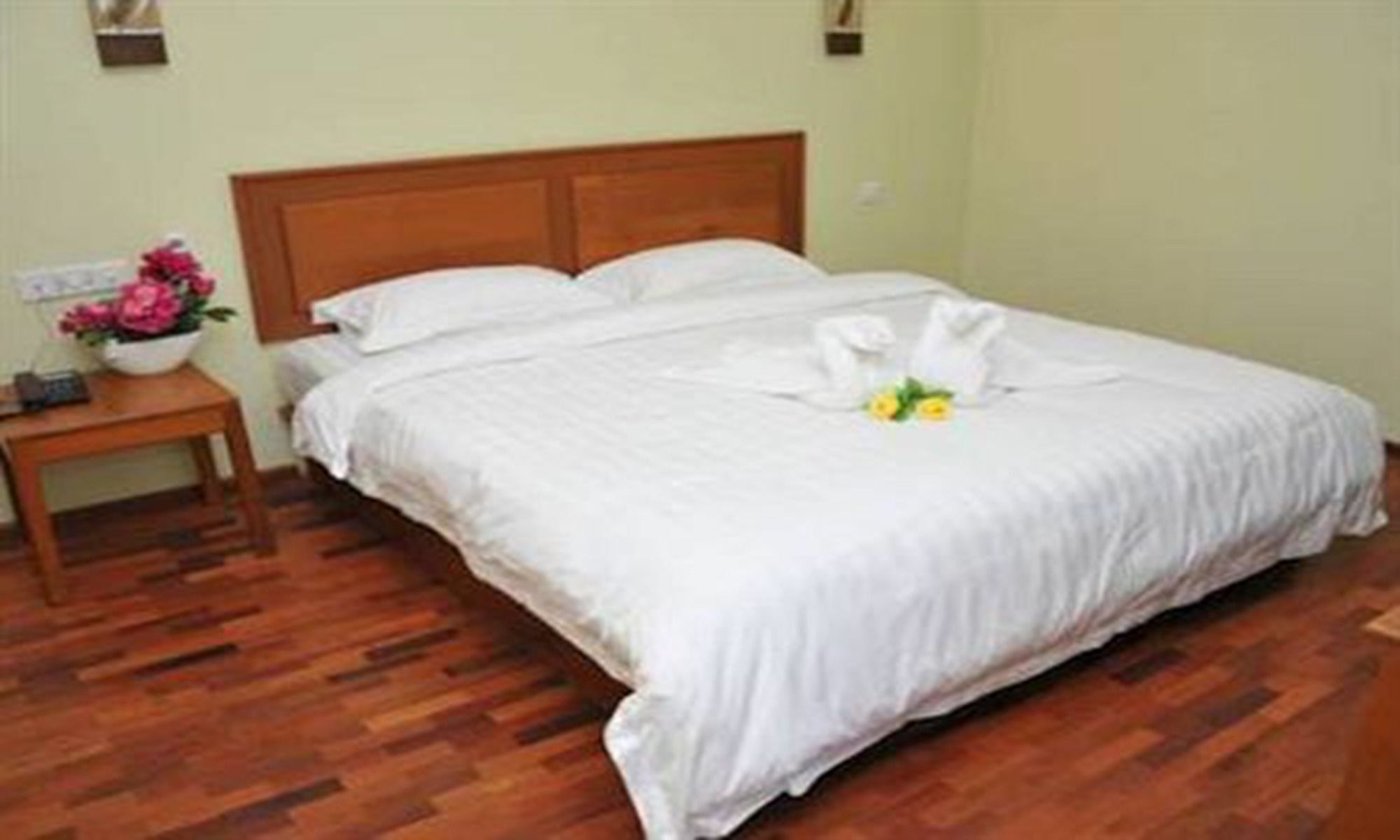 Shwe Phyu Hotel Mandalay Exterior foto